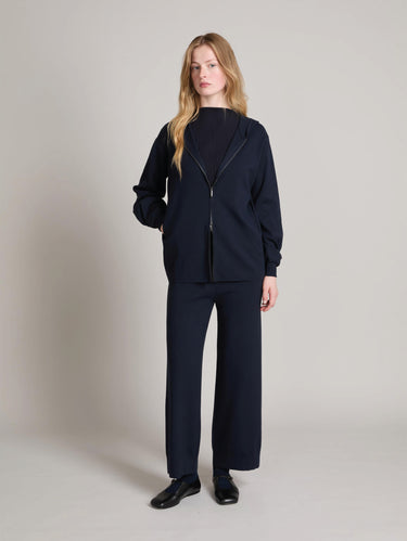 Gerade geschnittene Hose aus blauem Strick