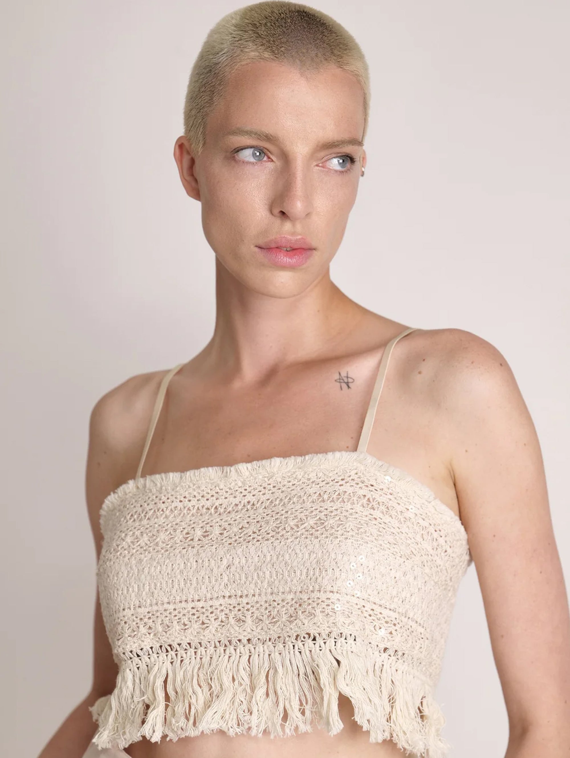 Top Cropped in Pizzo e Paillettes Avena
