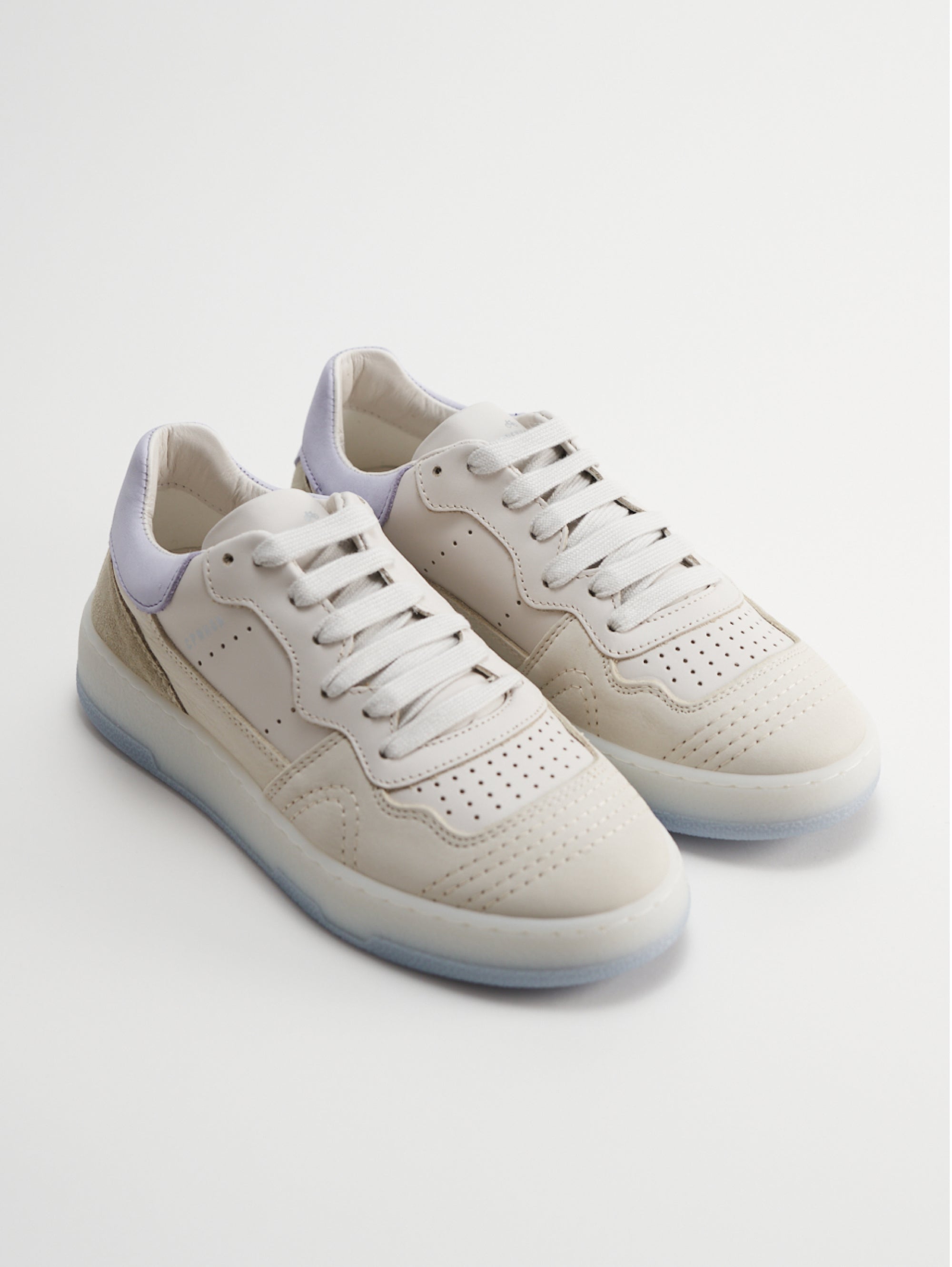 Sneakers with Blue/beige Contrasting Sole