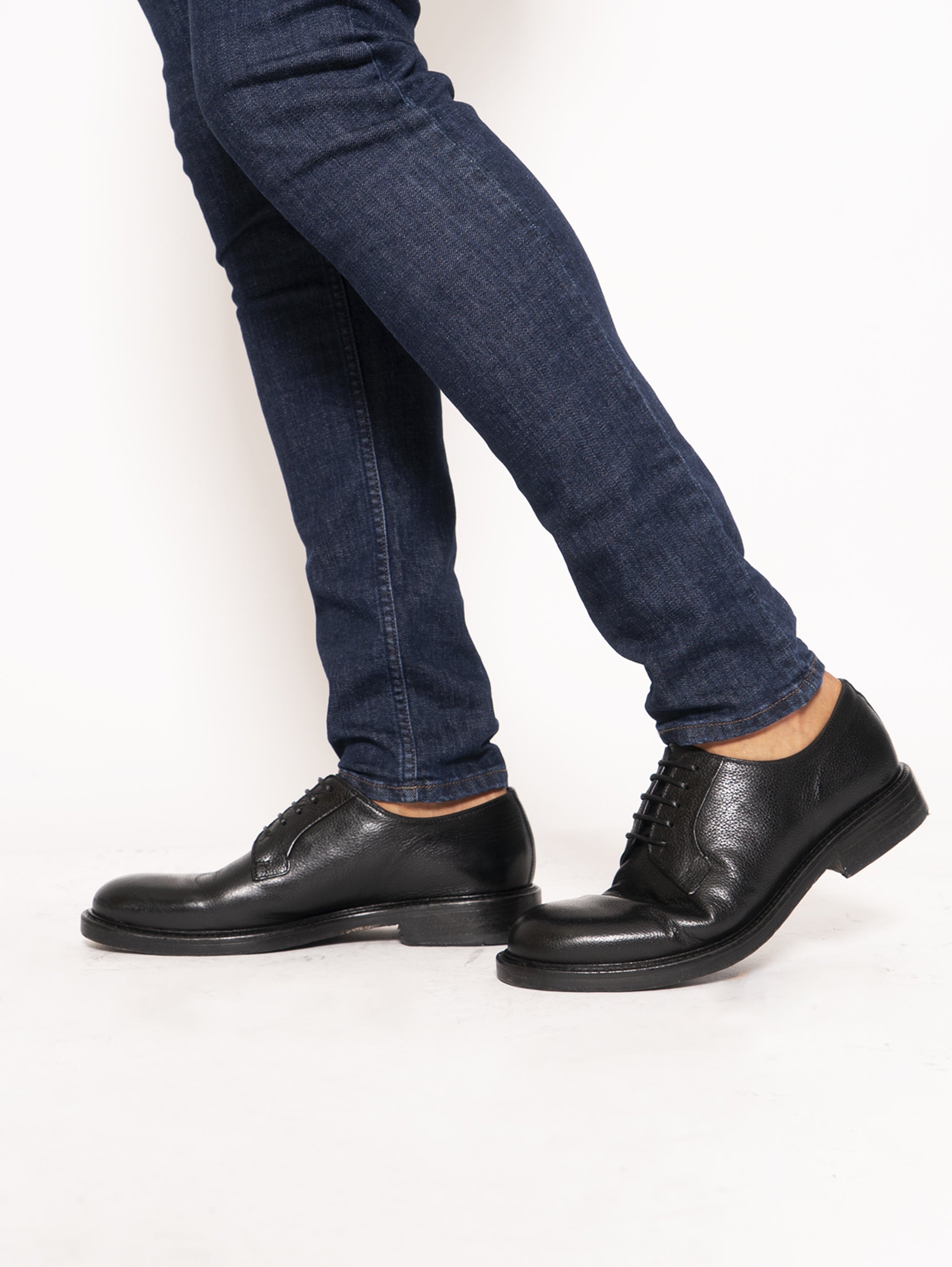 Classic derby in tumbled leather - Black