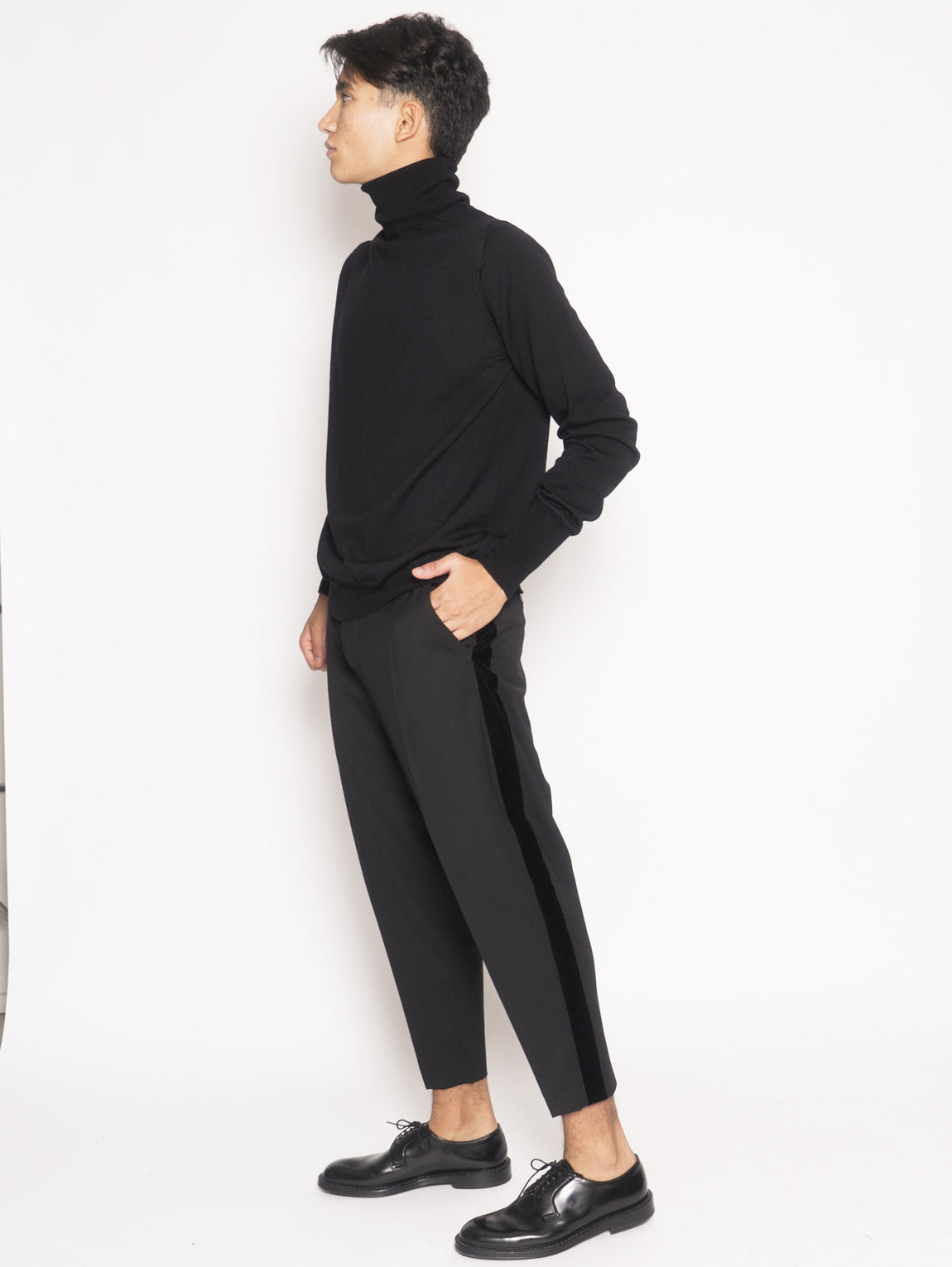 Forward trousers with black side band