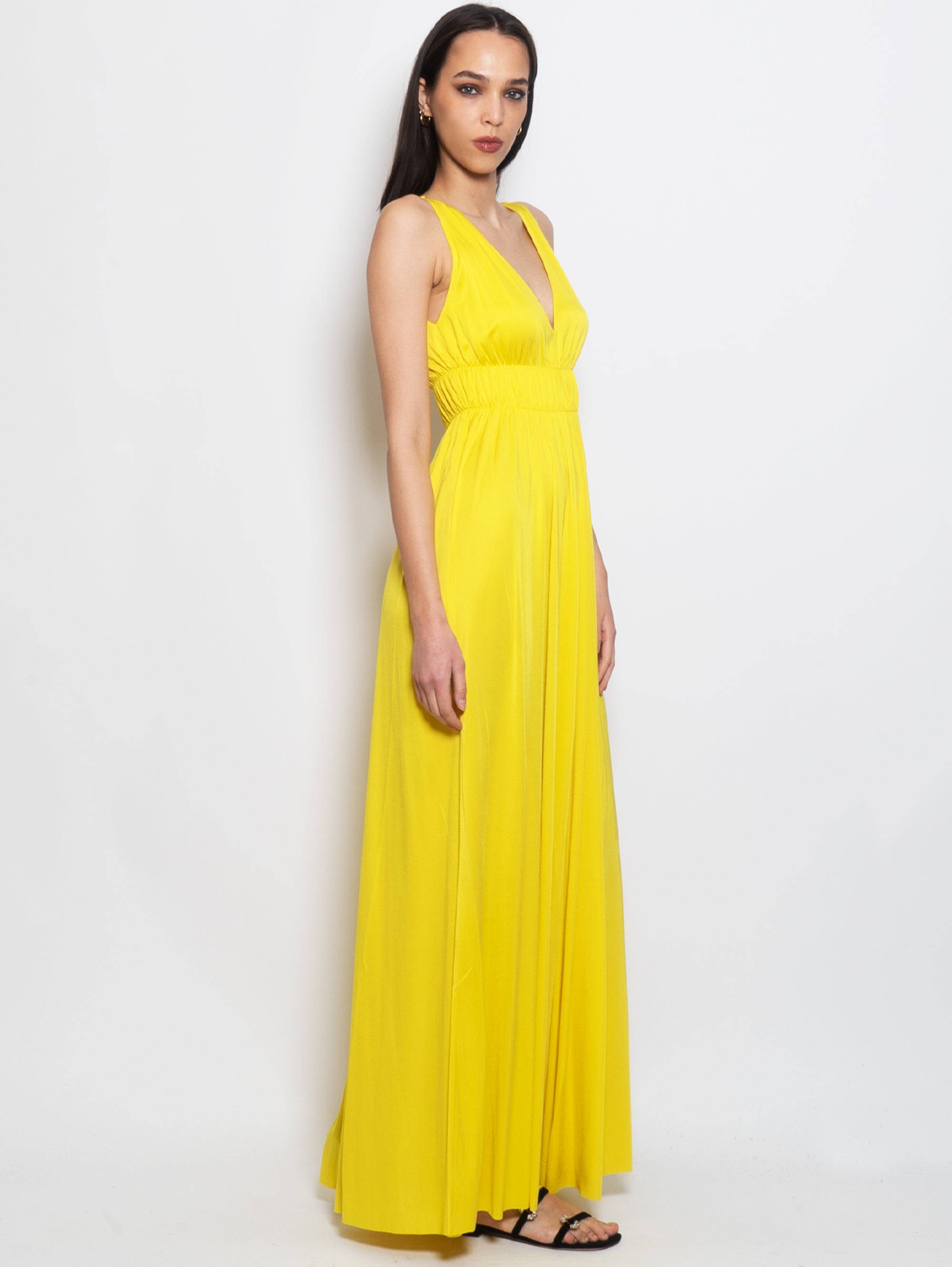 Langes gelbes Kleid im Empire-Stil