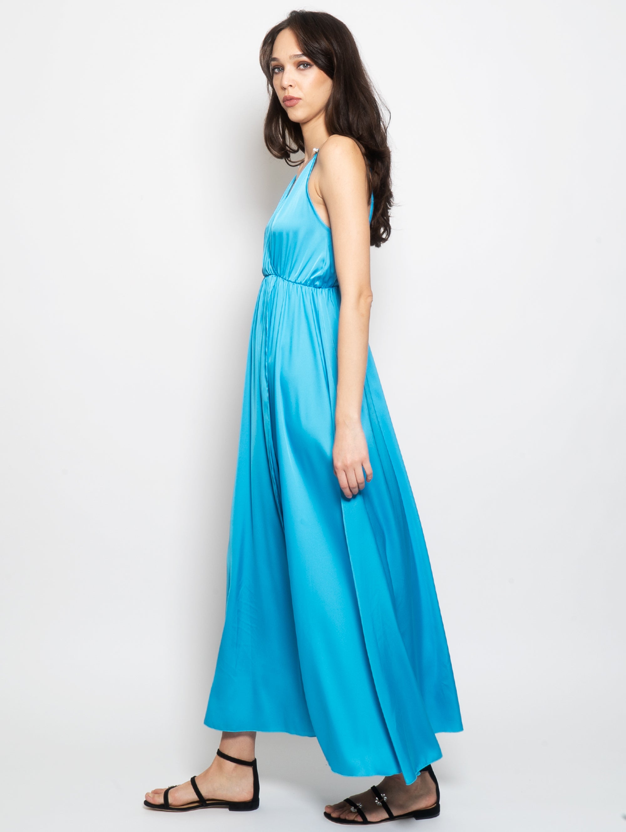 Langes Kleid aus fließendem Satin in Blau