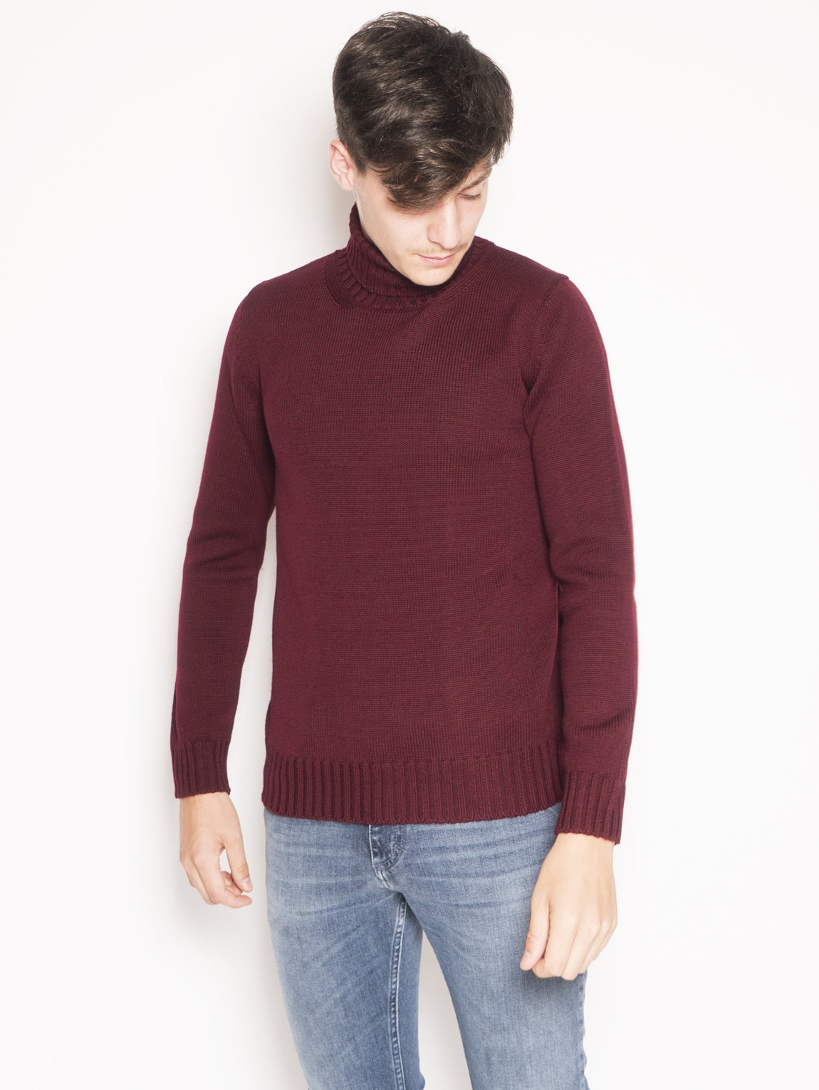 Roter Wollpullover