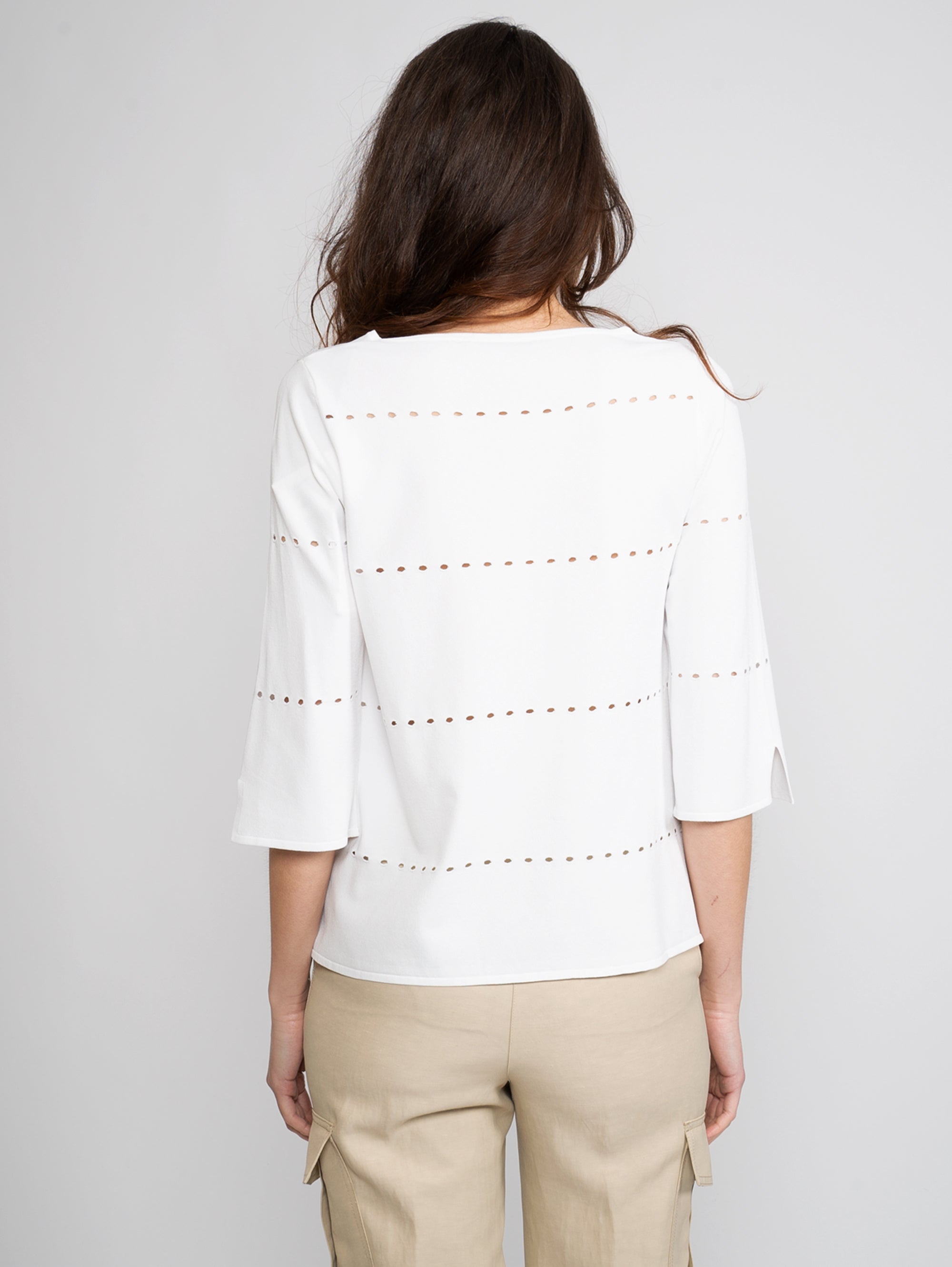 Pullover mit weißen ausgeschnittenen Details