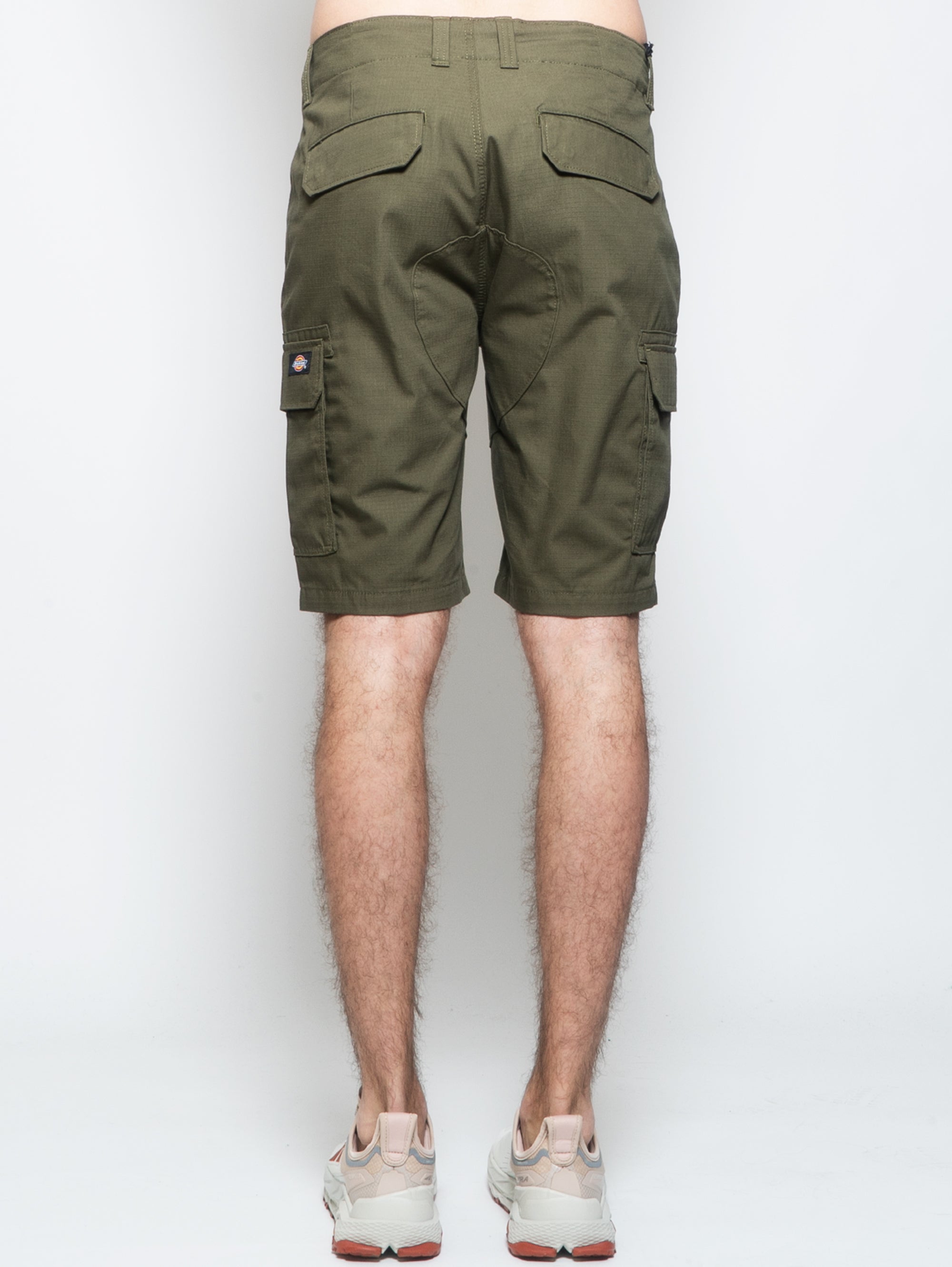 Militärgrüne Cargo-Shorts