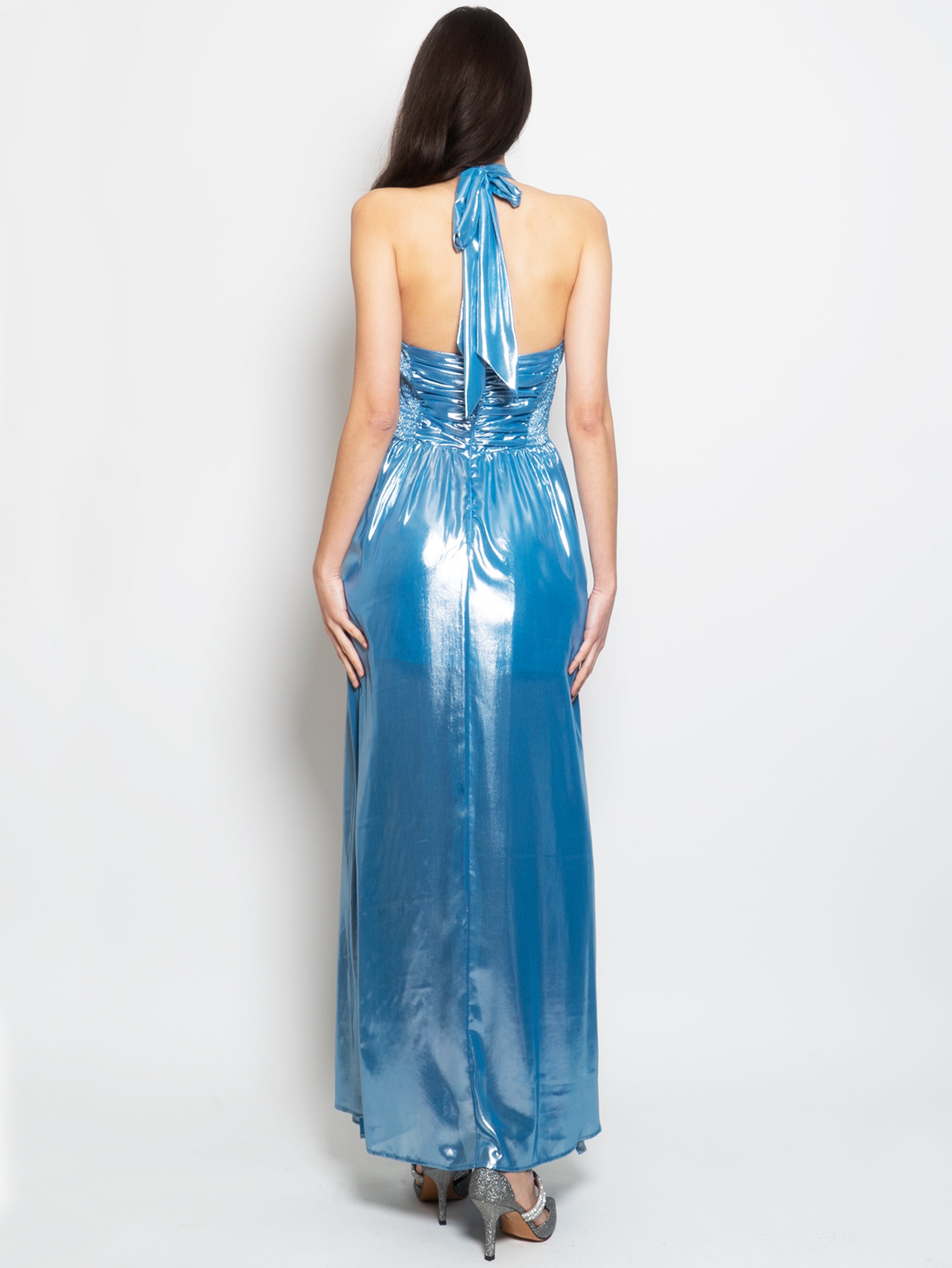 Langes blaues laminiertes Kleid