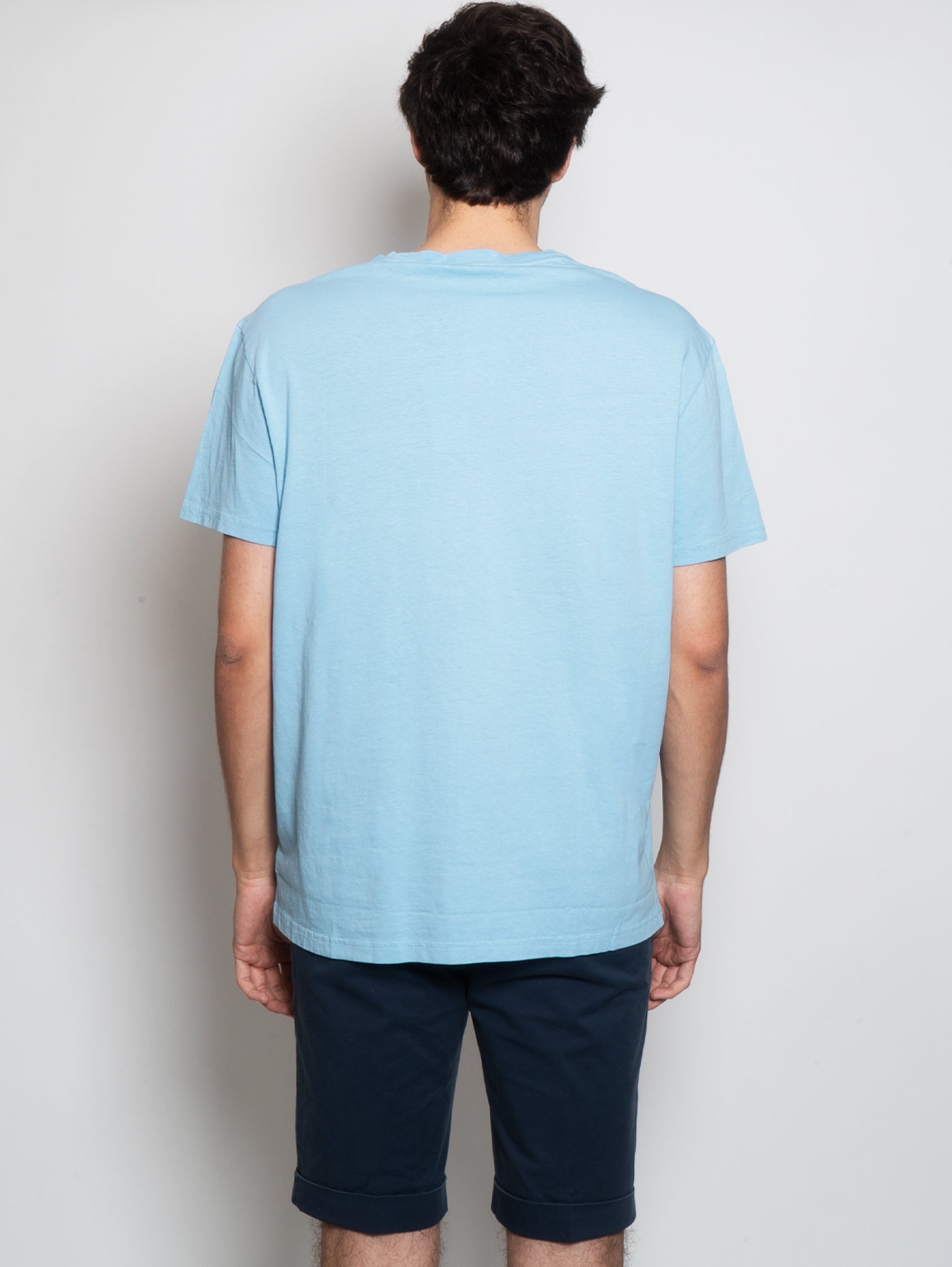T-Shirt aus Baumwolle und Leinen in Puderblau mit Tasche