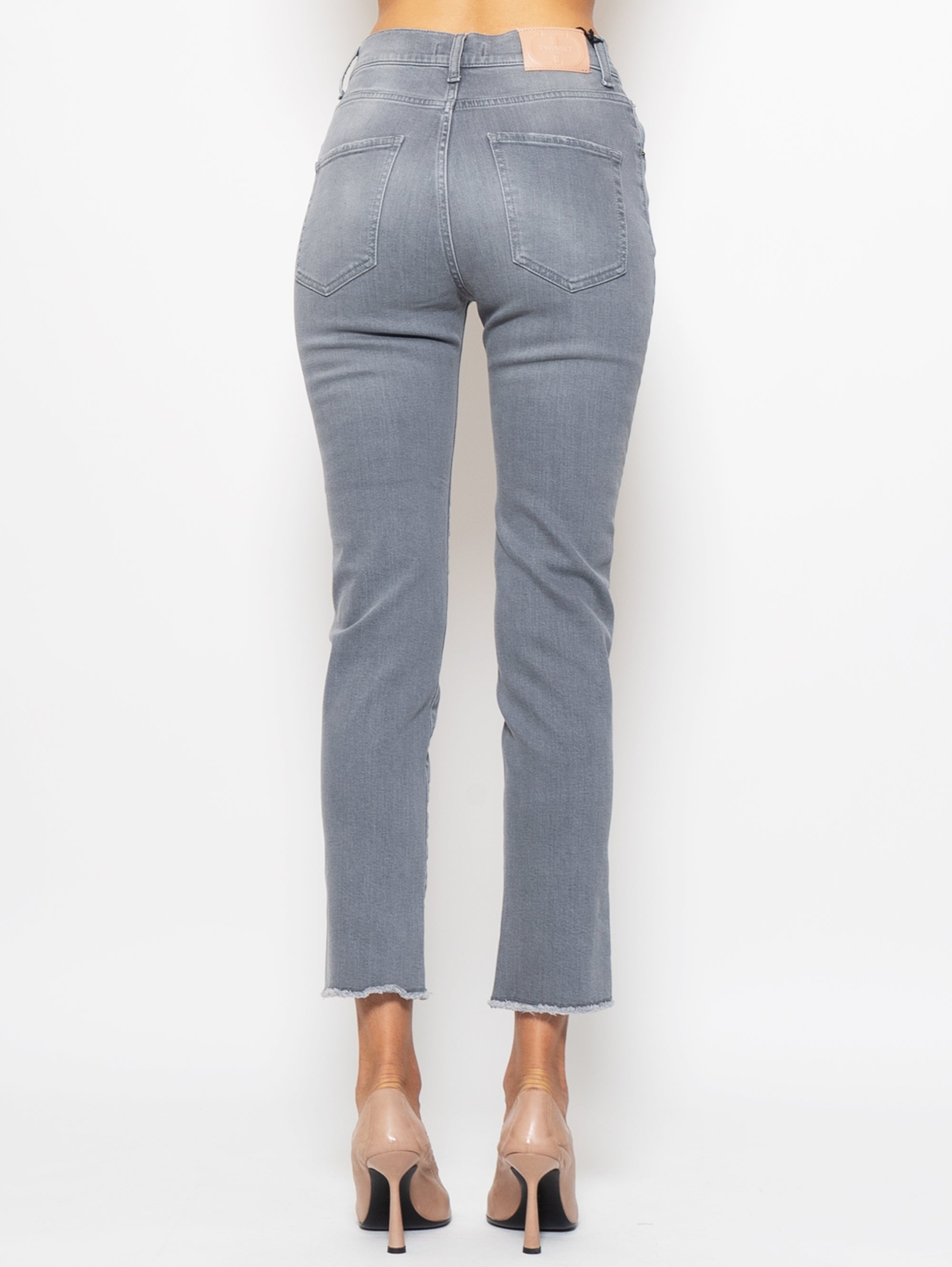 Slim Fit Jeans mit grauem Fransensaum