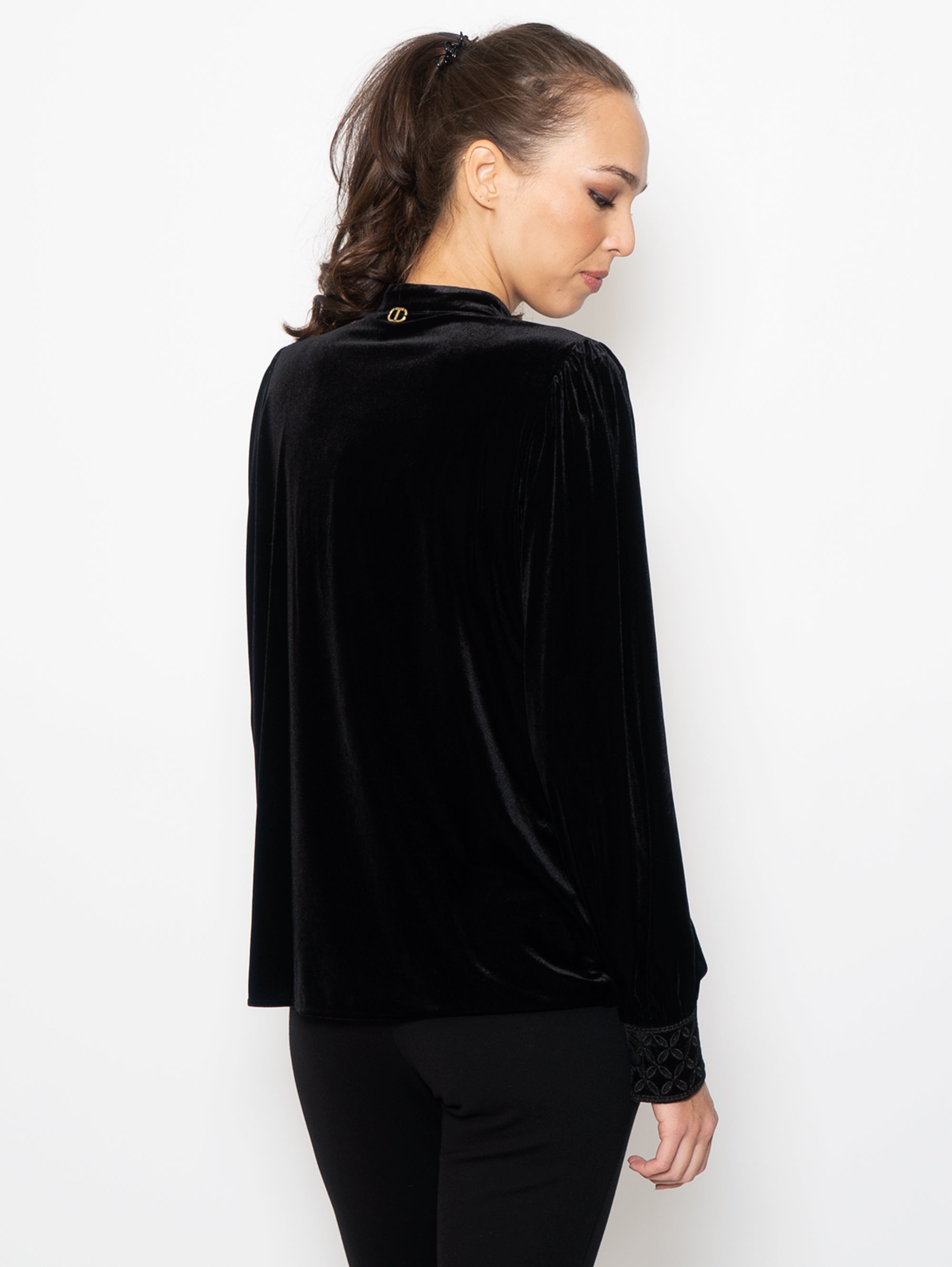 Coordinato camicia a manica lunga e pantalone con coulisse 7789 Nero Prezzo 0,00€ - Estasi Fashion Coordinato camicia a manica lunga e pantalone con coulisse 7789 Nero Prezzo 0,00€ - Estasi Fashion