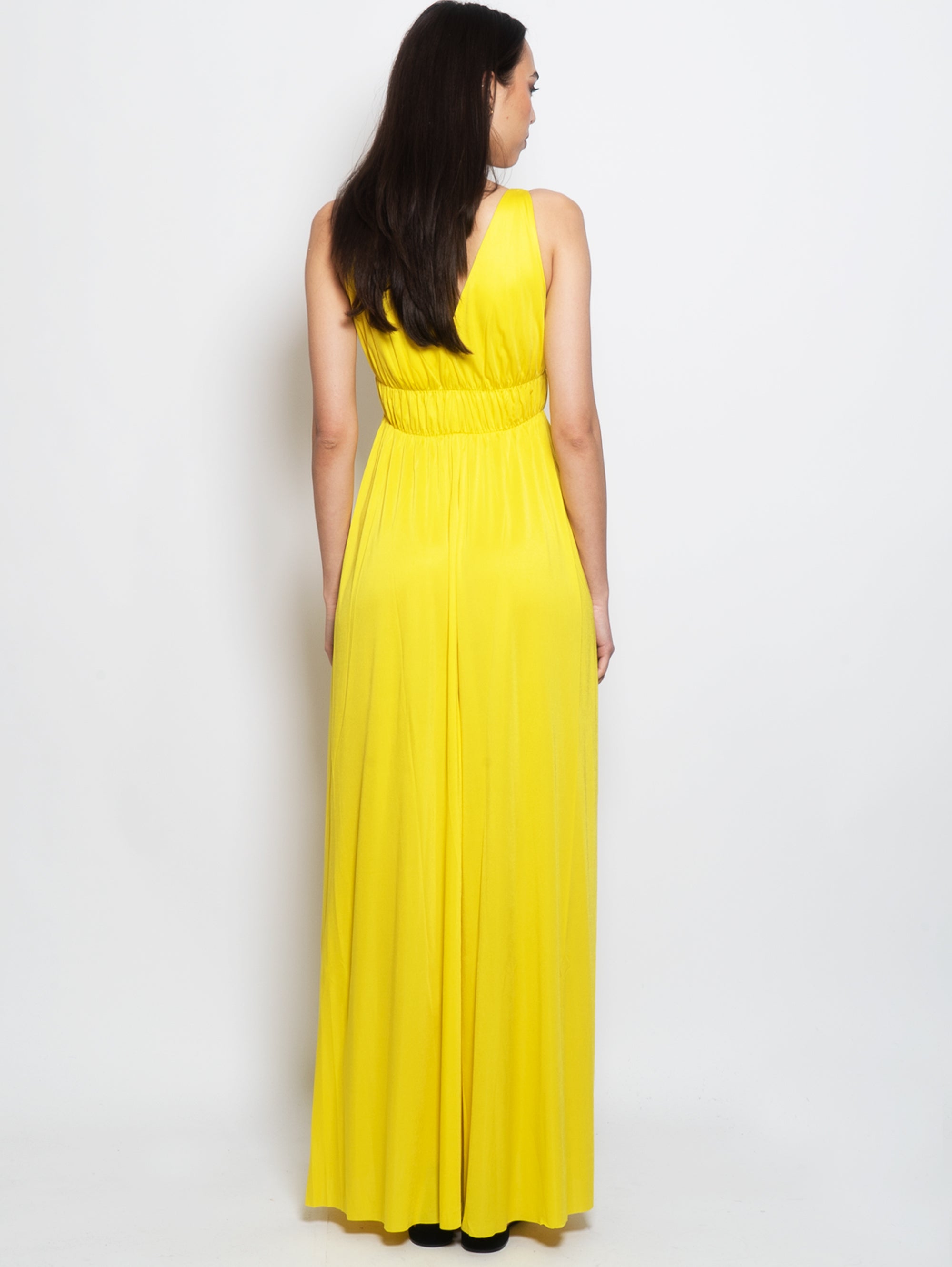 Langes gelbes Kleid im Empire-Stil