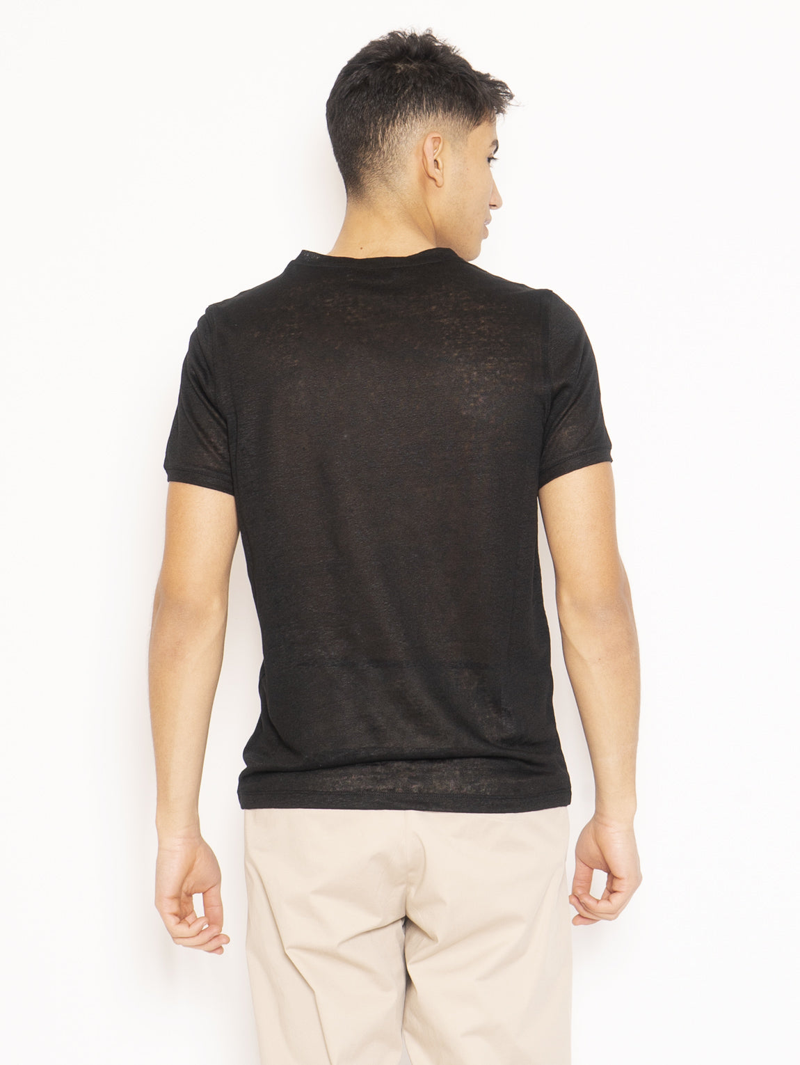 T-Shirt mit schwarzer Tasche