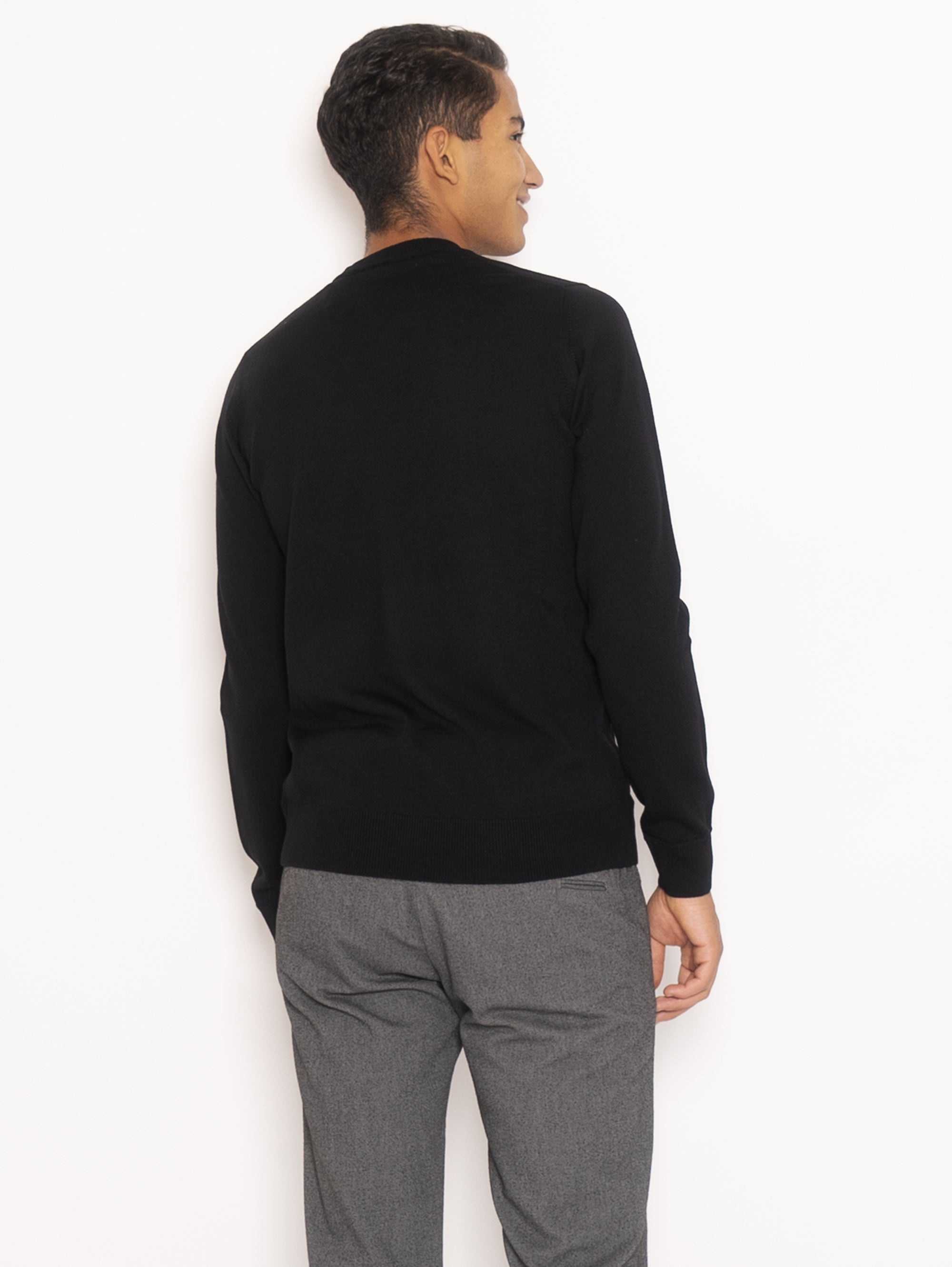 50BC4 - Black wool crew neck sweater
