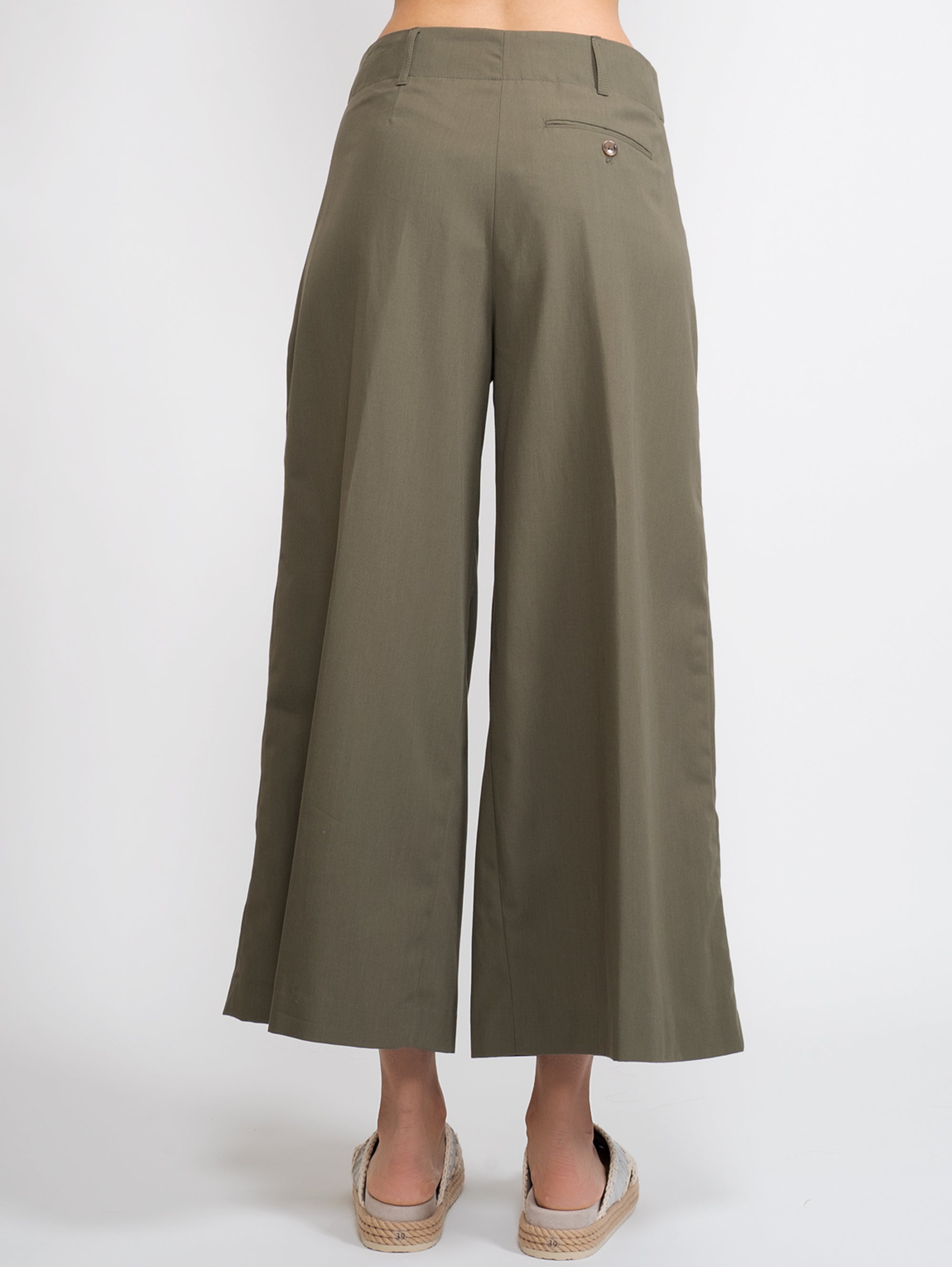 Cropped Green Trousers