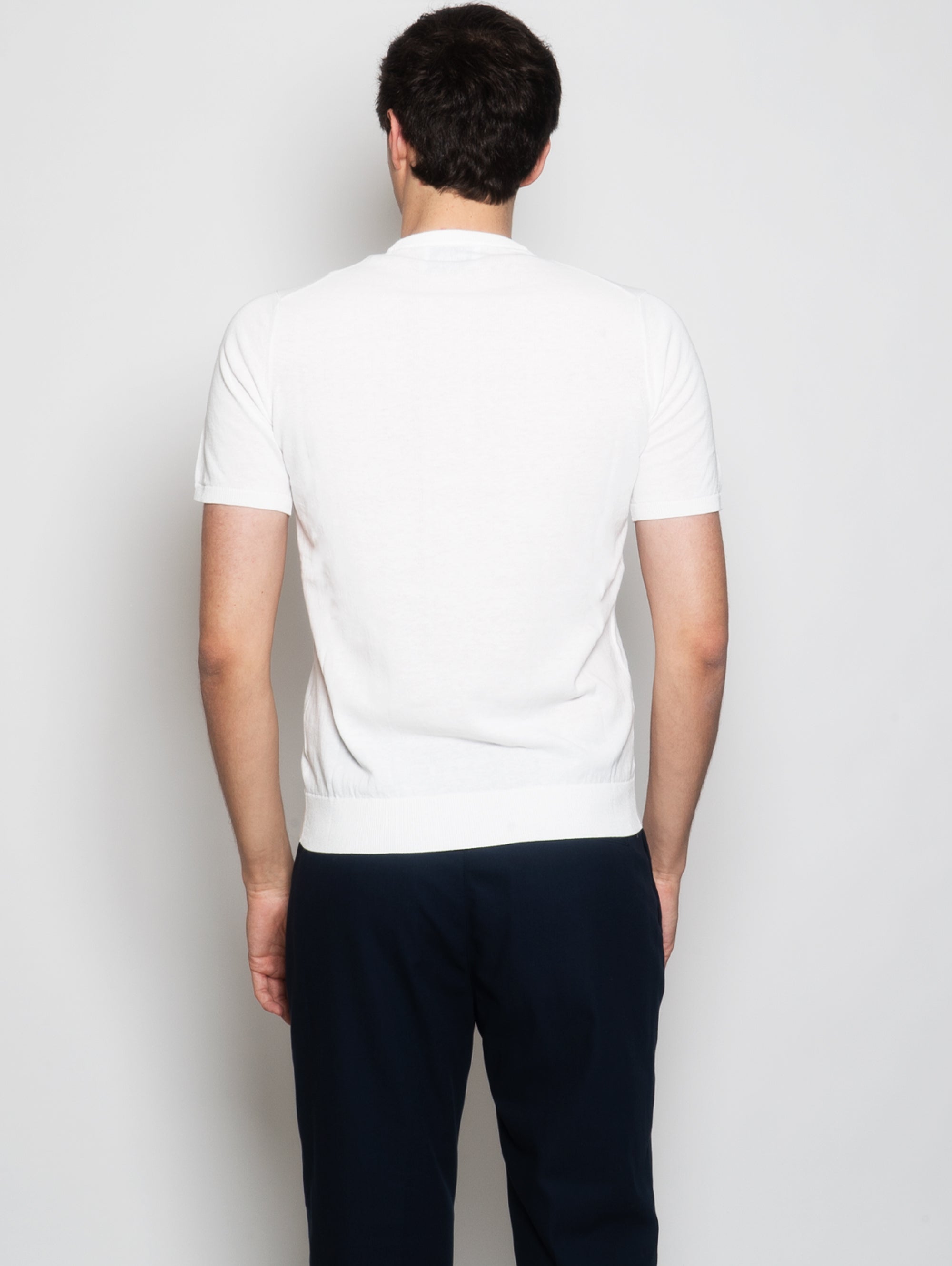 Milchfarbenes Kurzarm-T-Shirt aus Krepp-Baumwolle