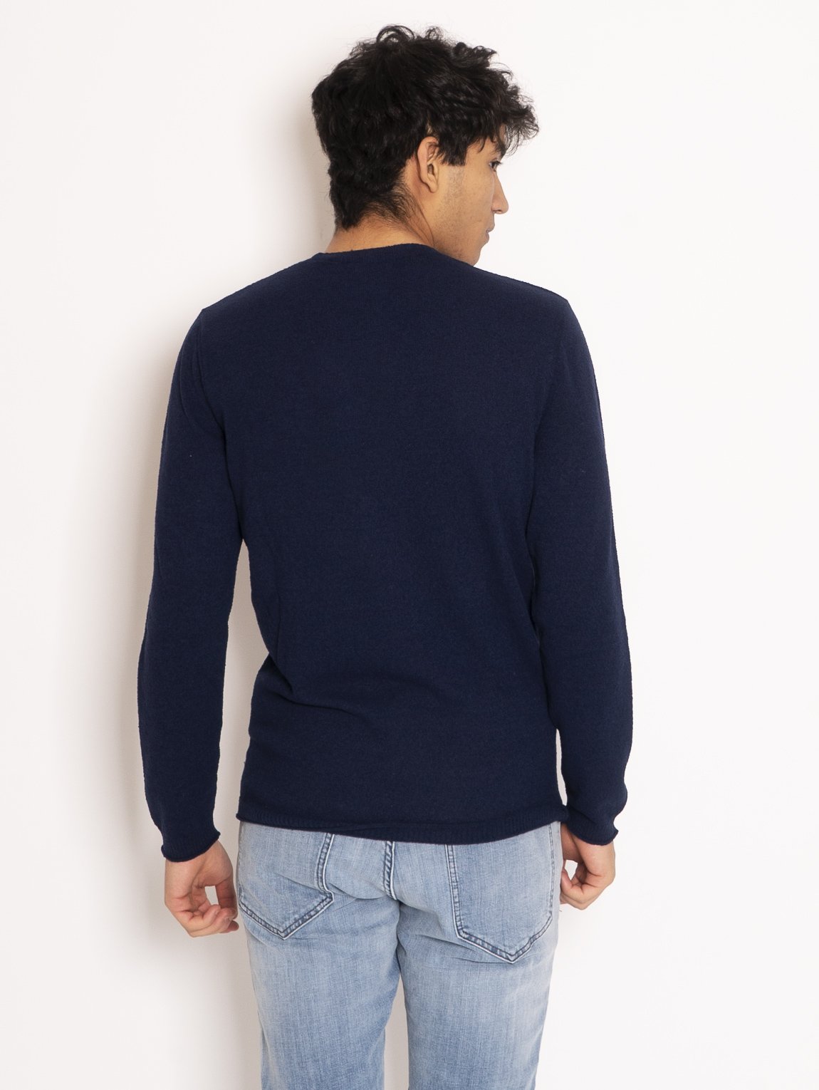 Blauer Pullover mit Boucle-Effekt