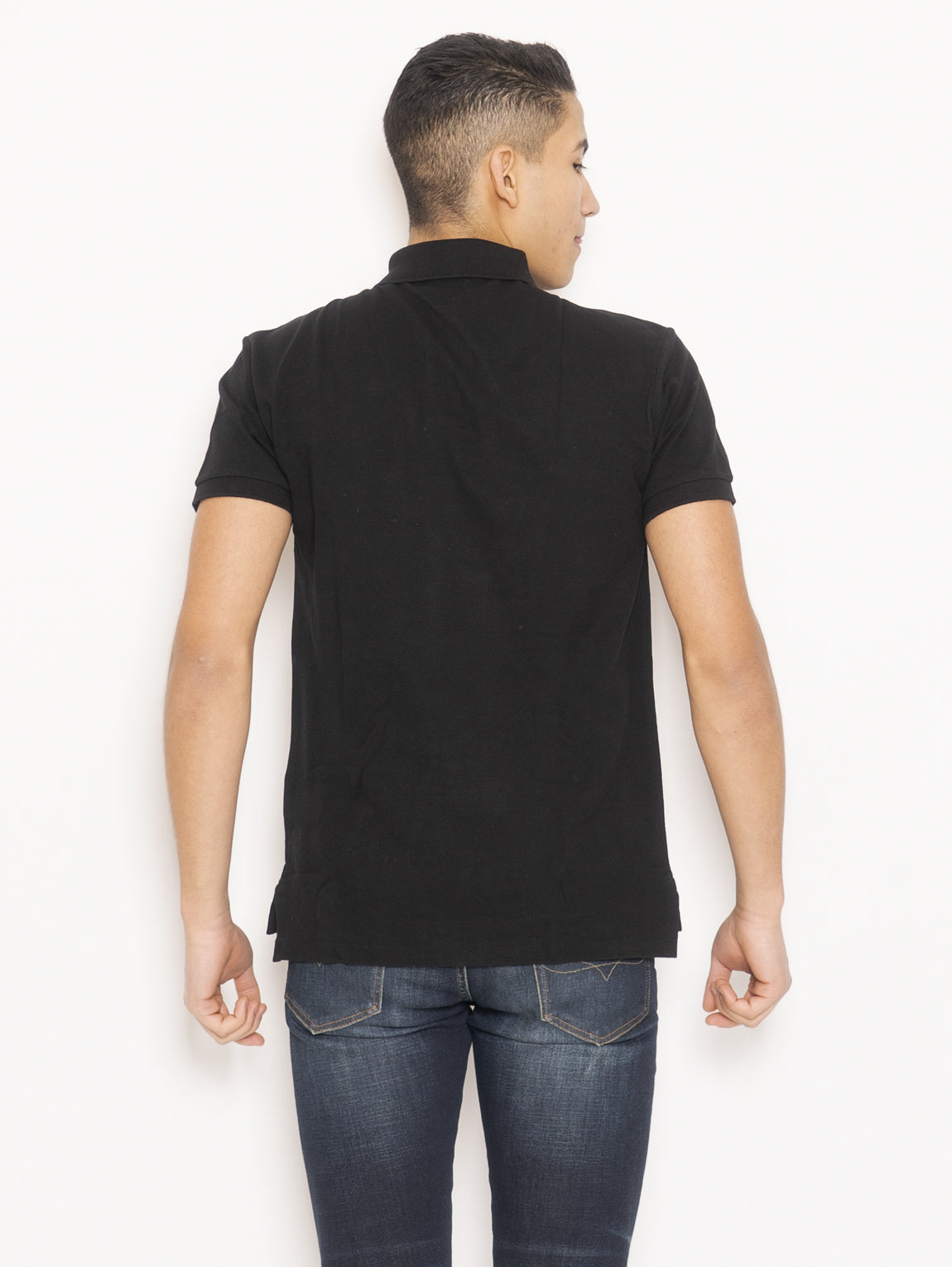 Schwarzes, schmal geschnittenes Poloshirt aus Baumwoll-Piqué