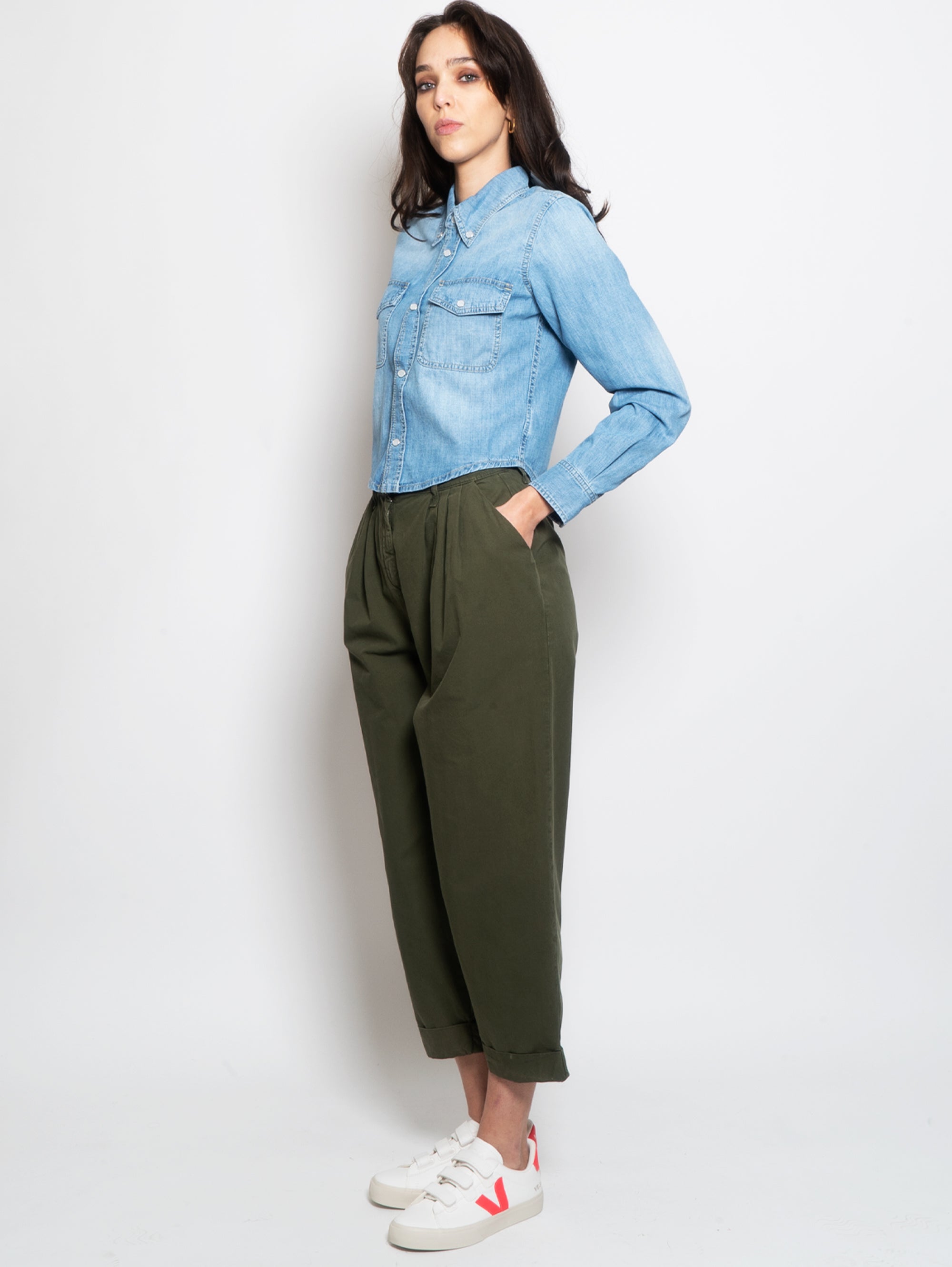Green Carrot Fit Pants with Pinces