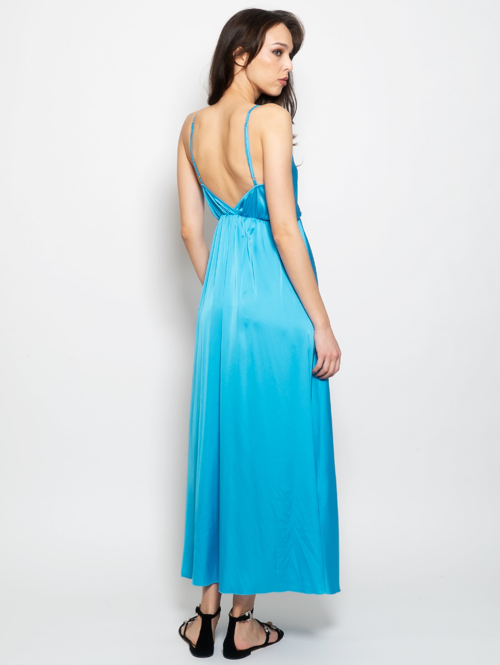 Langes Kleid aus fließendem Satin in Blau