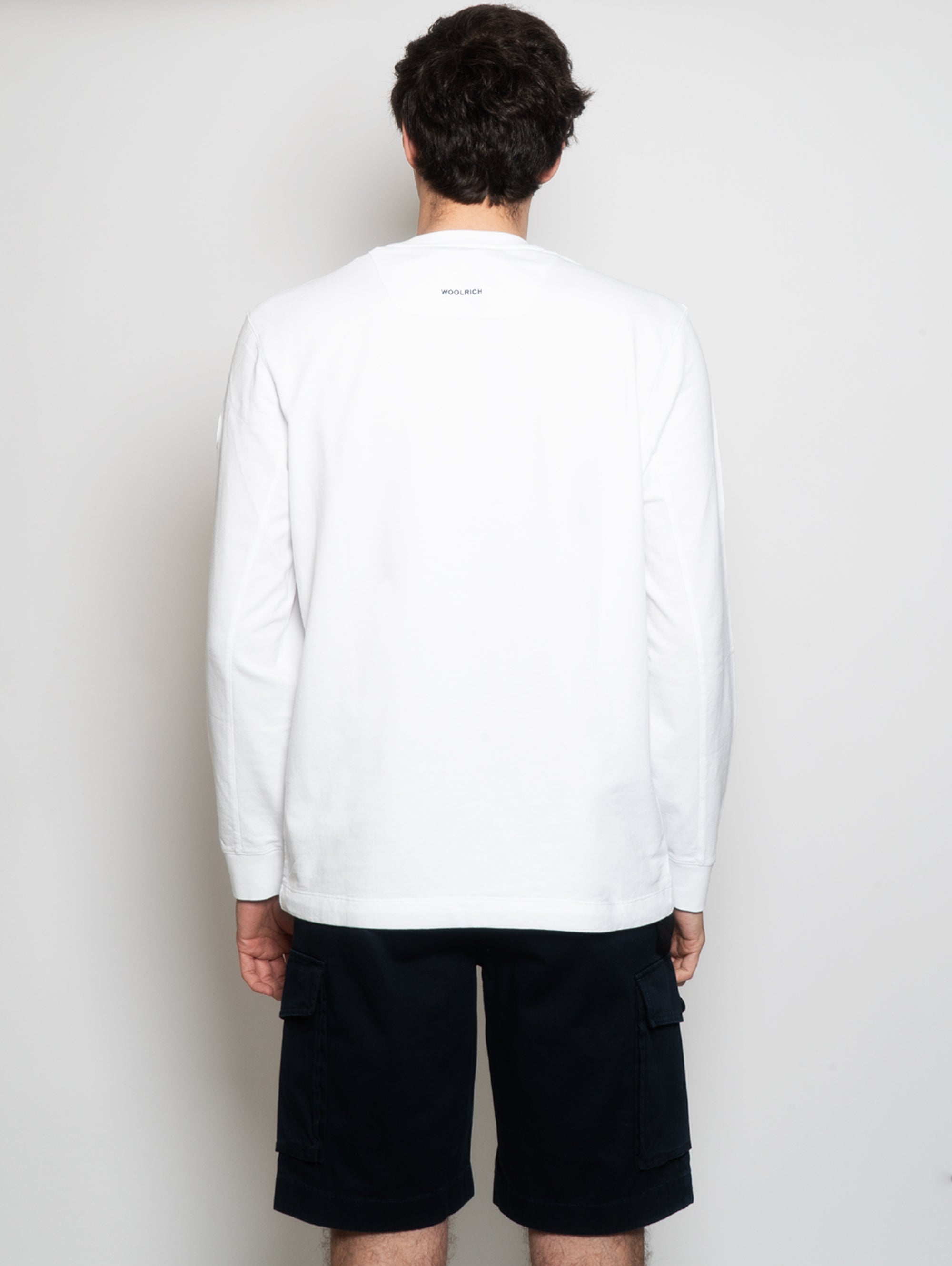 Rundhals-Sweatshirt mit aufgesetzter weißer Tasche