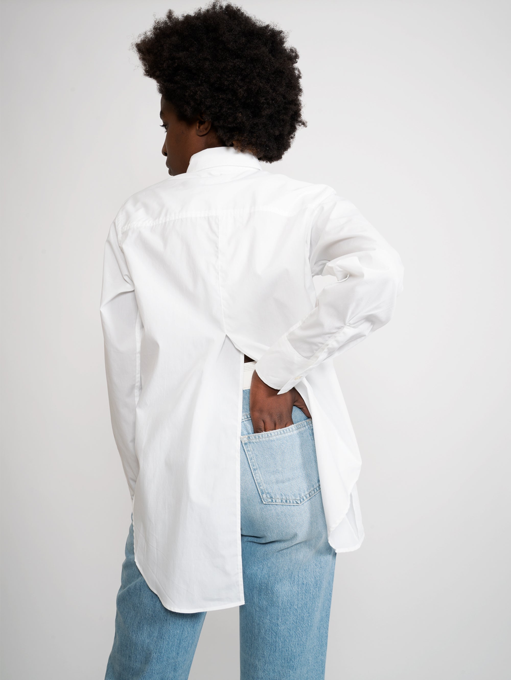 Hemd mit weißem Rückenschlitz