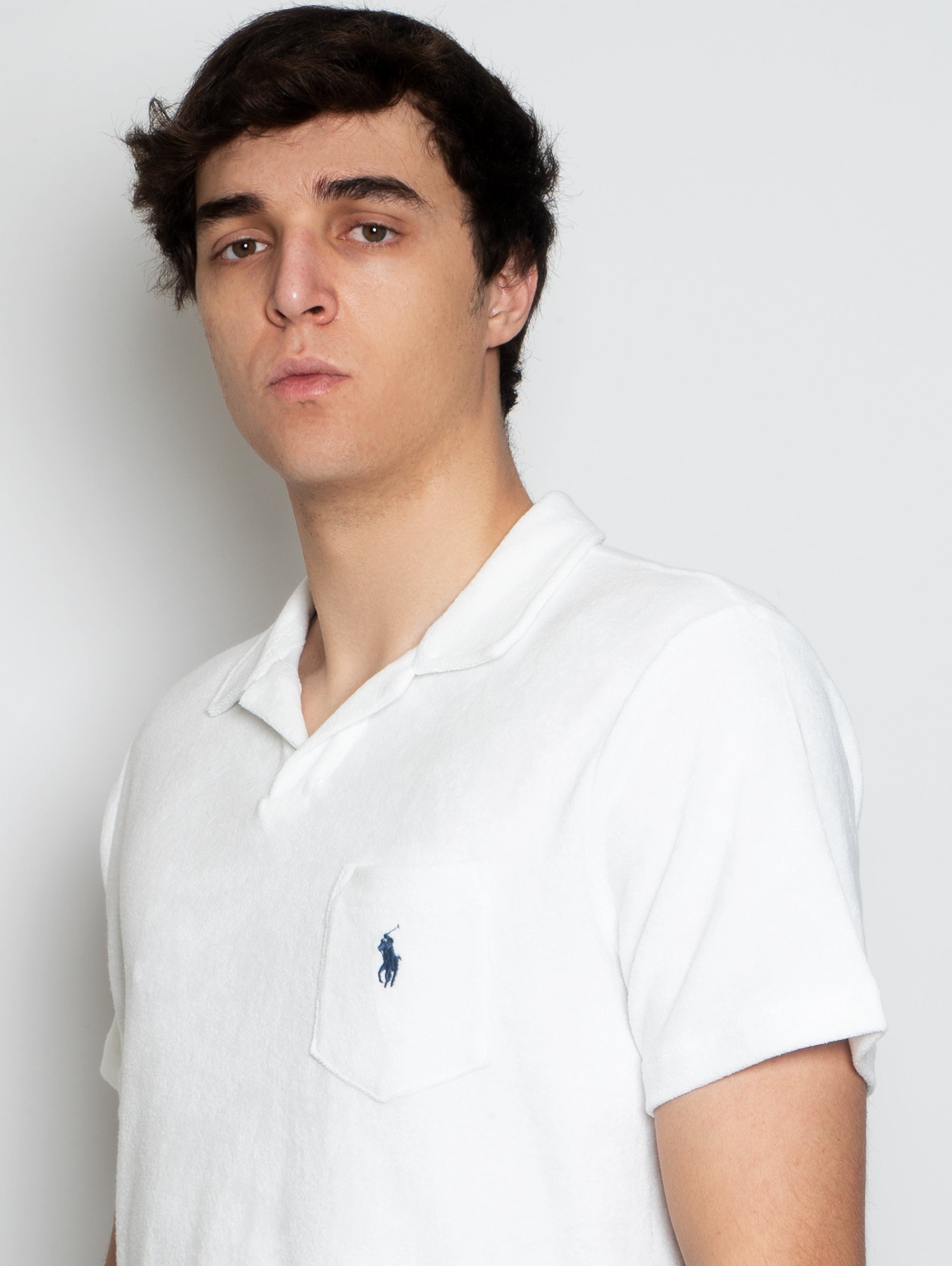 Schwamm-Poloshirt mit weißer Tasche