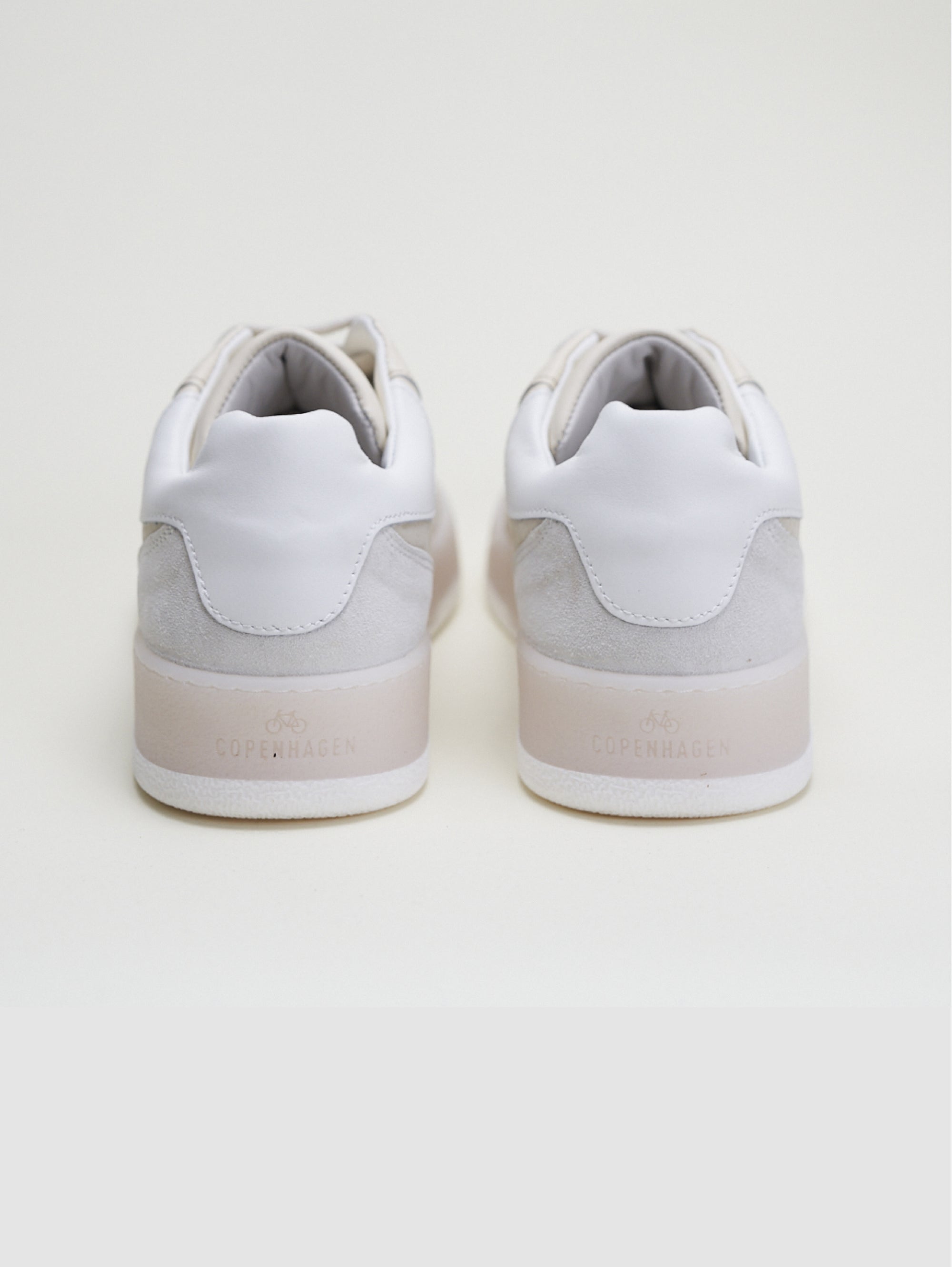 Sneakers with Beige/Pink Contrasting Sole