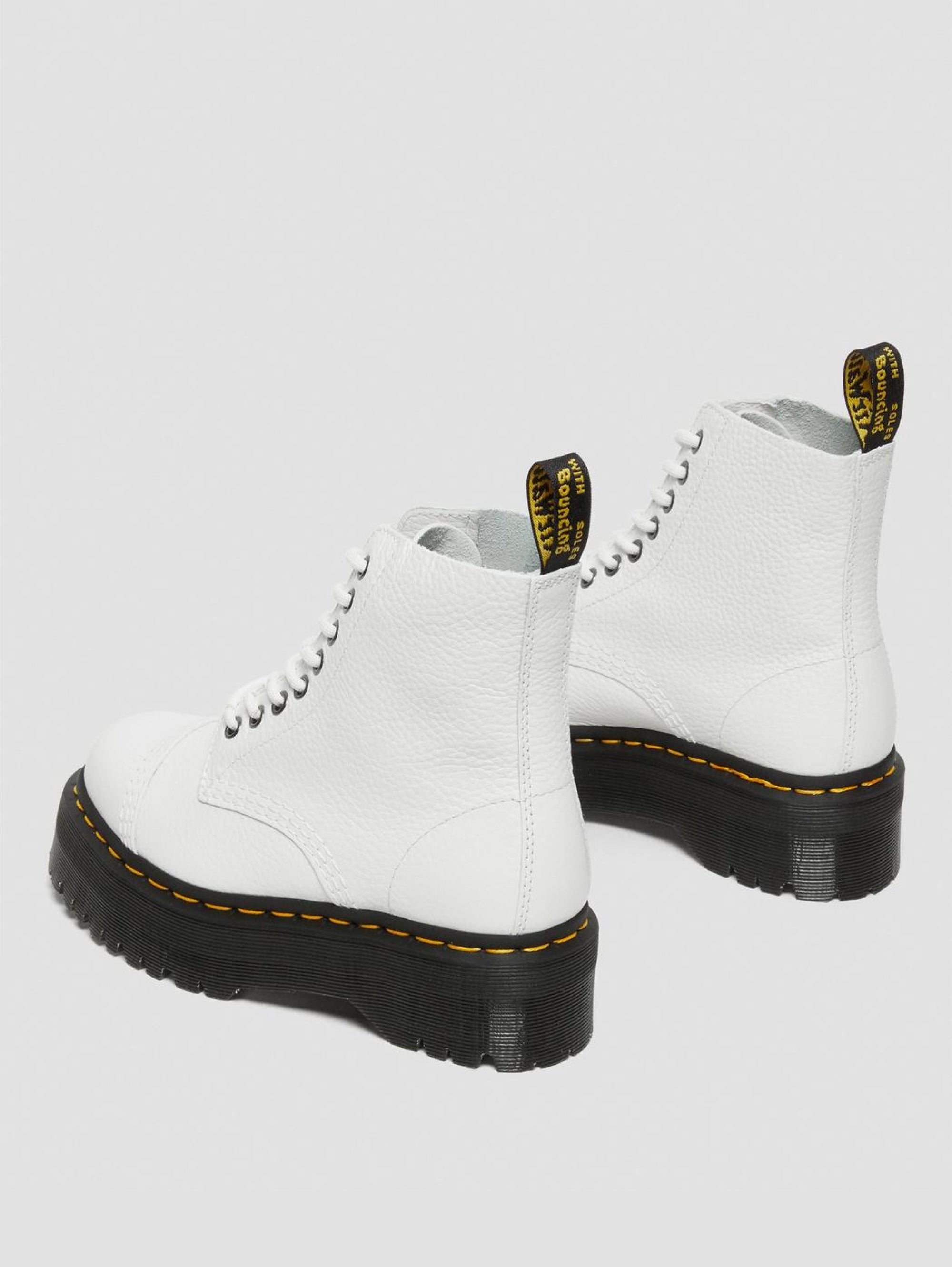 White ankle boot with platform and zip