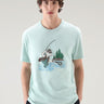 WOOLRICH-T-shirt con Illustrazione d'Archivio Verde-TRYME Shop