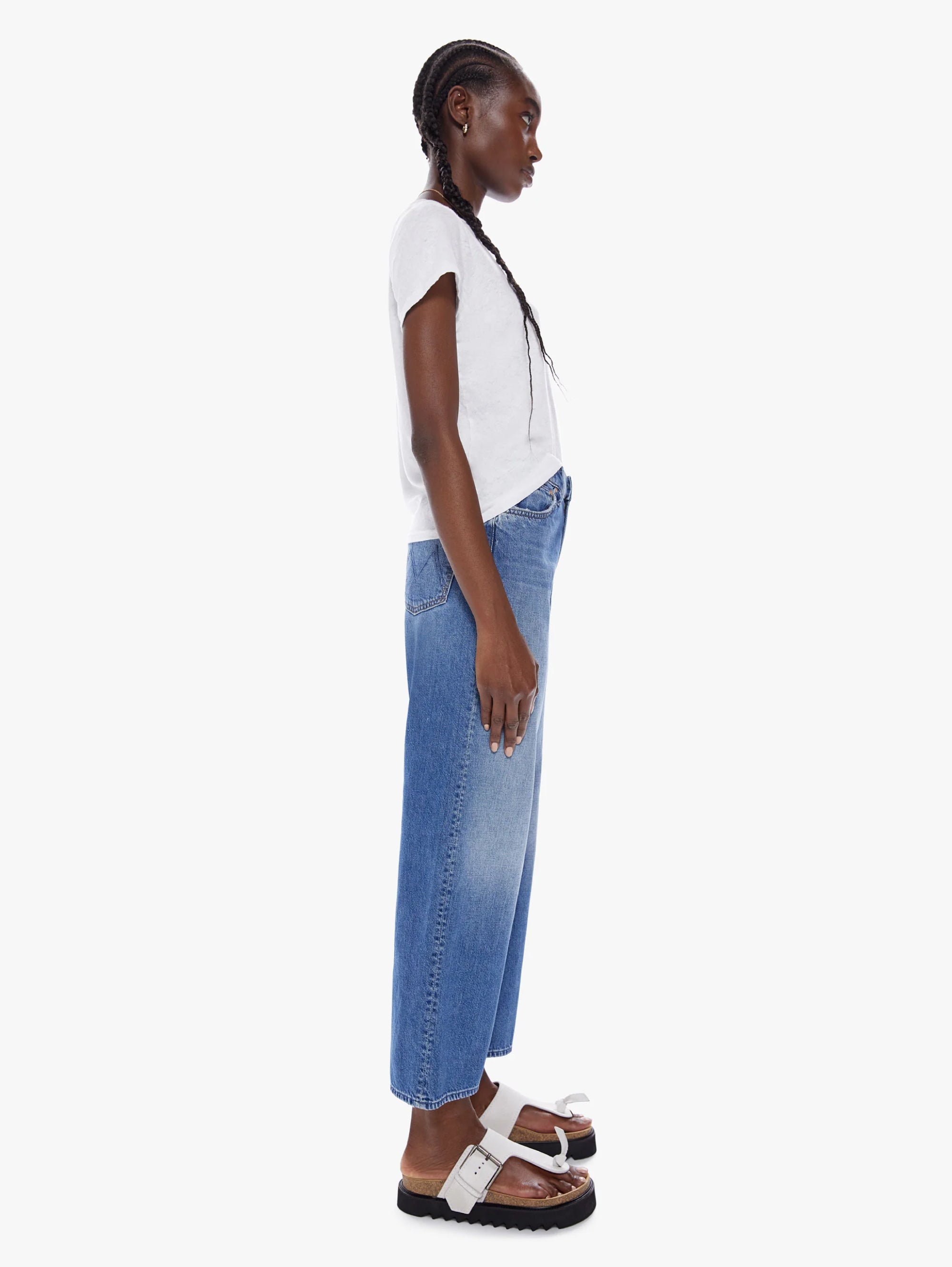Mittelblaue Jeans mit hoher Taille und weitem Bein