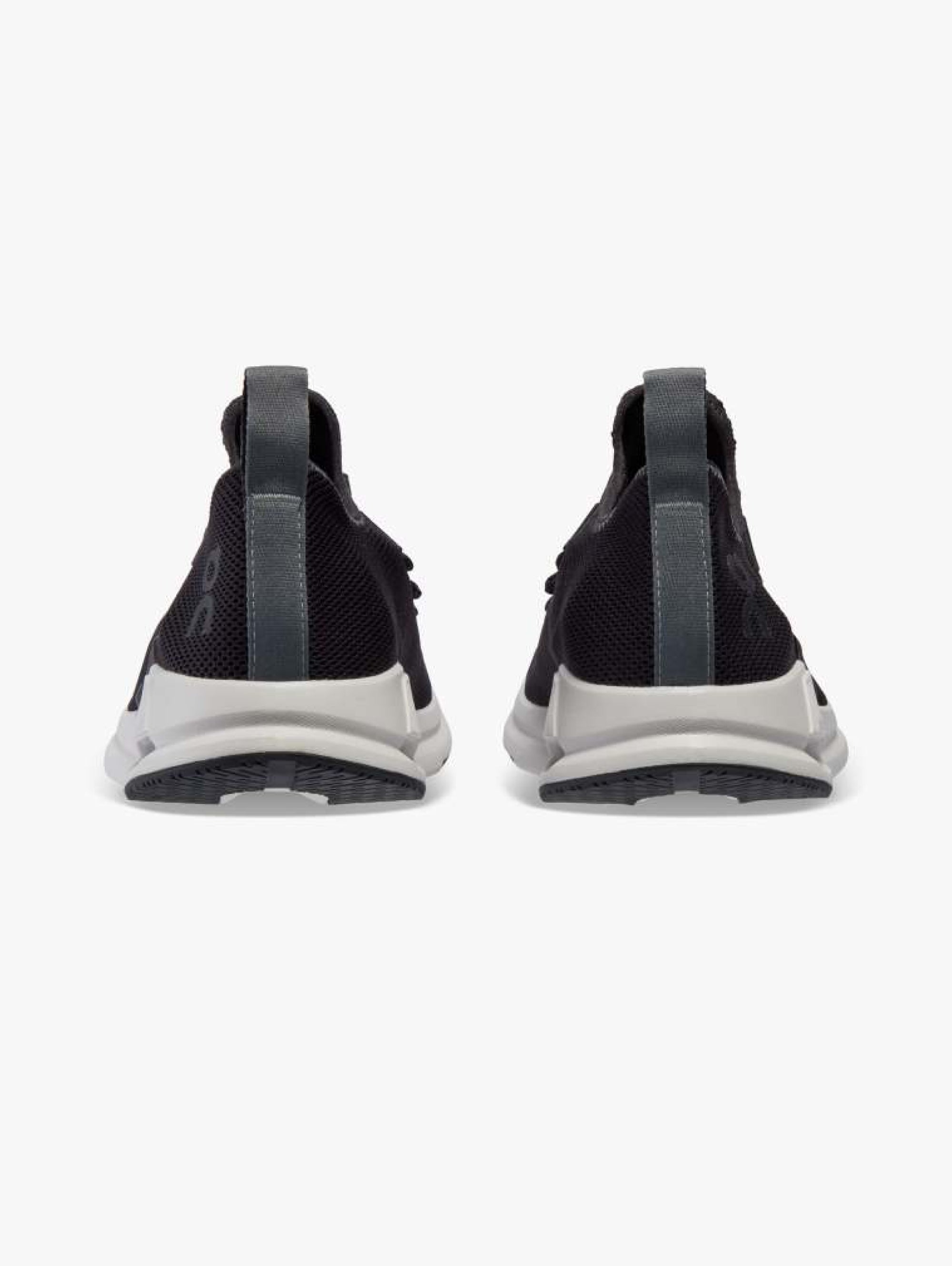 Cloudeasy Sneakers aus schwarzem recyceltem Obermaterial